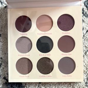 Beauty Bakerie eyeshadow palette